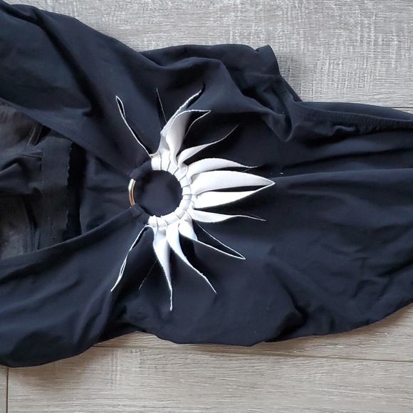 Black one piece Gottex. Size small - Picture 3 of 5